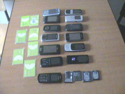 Mii de telefoane, confiscate în Constanţa